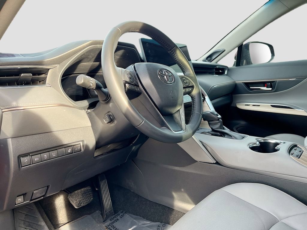 Used 2024 Toyota Venza Limited image 9