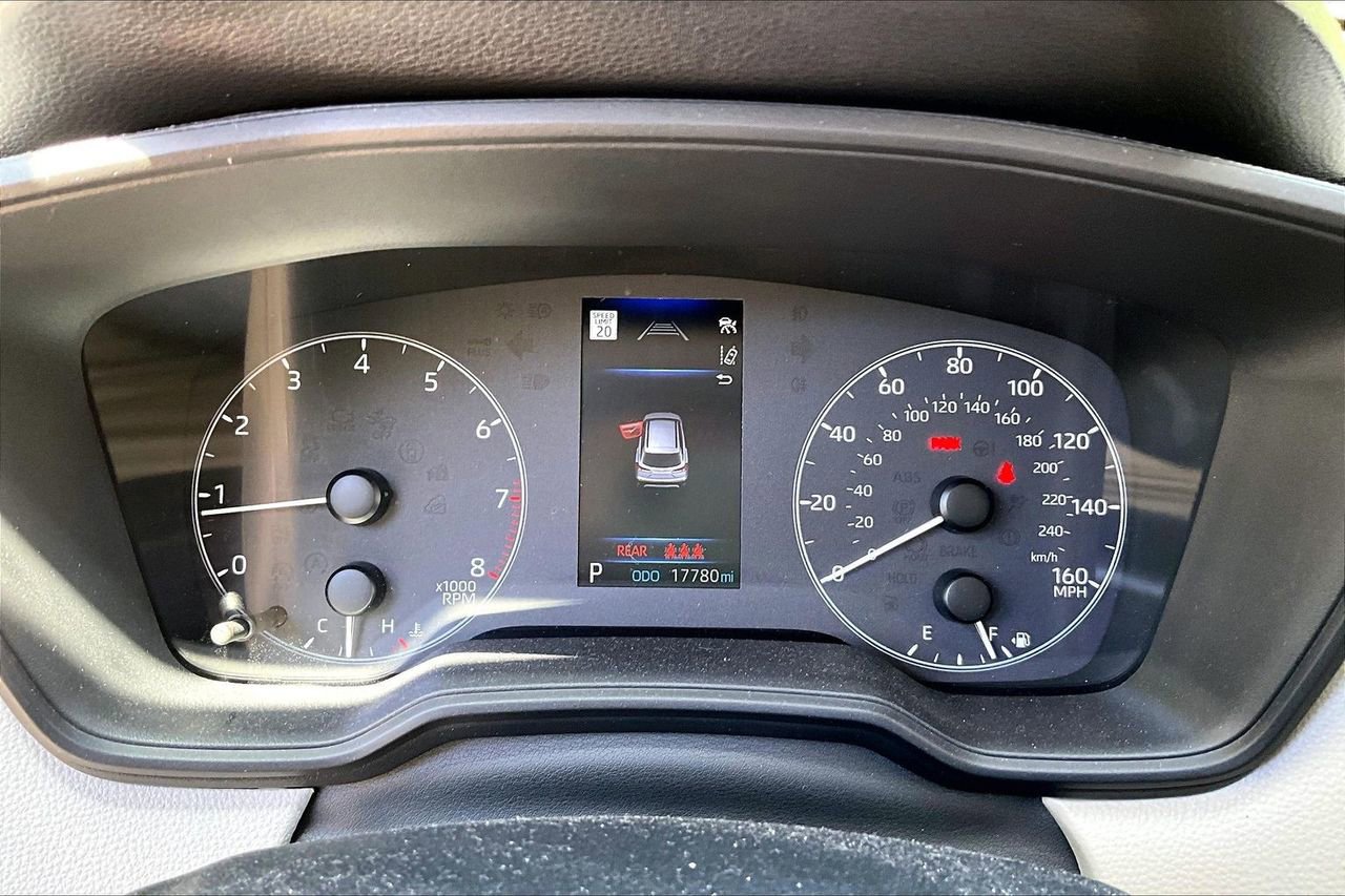Used 2023 Toyota Corolla Cross L image 12