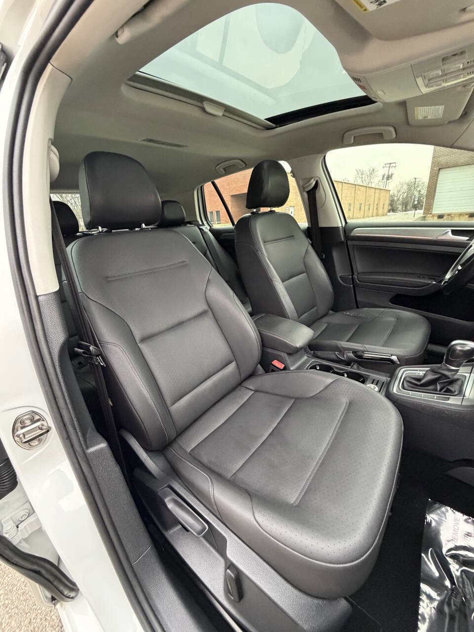 Used 2015 Volkswagen Golf SE image 13