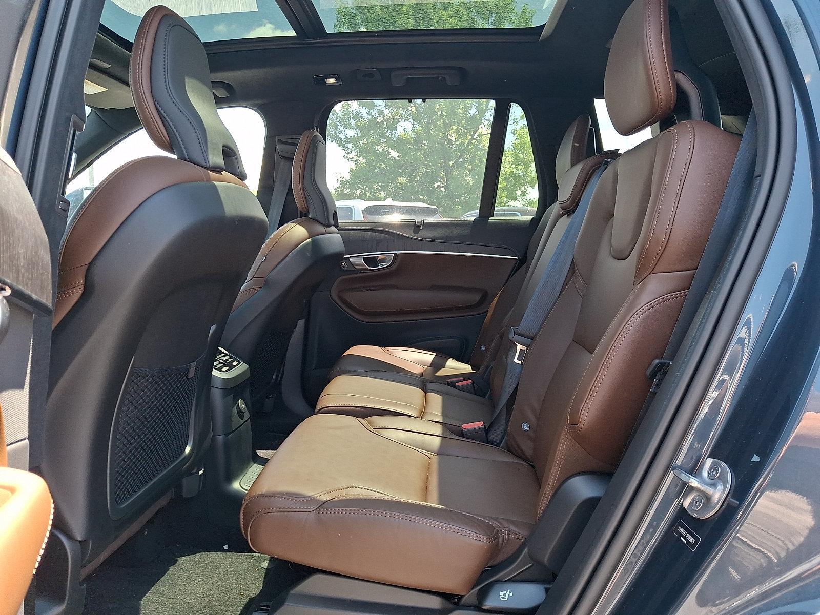 Used 2024 Volvo XC90 T8 Ultimate w/ Lounge Package AWD/4WD image 10