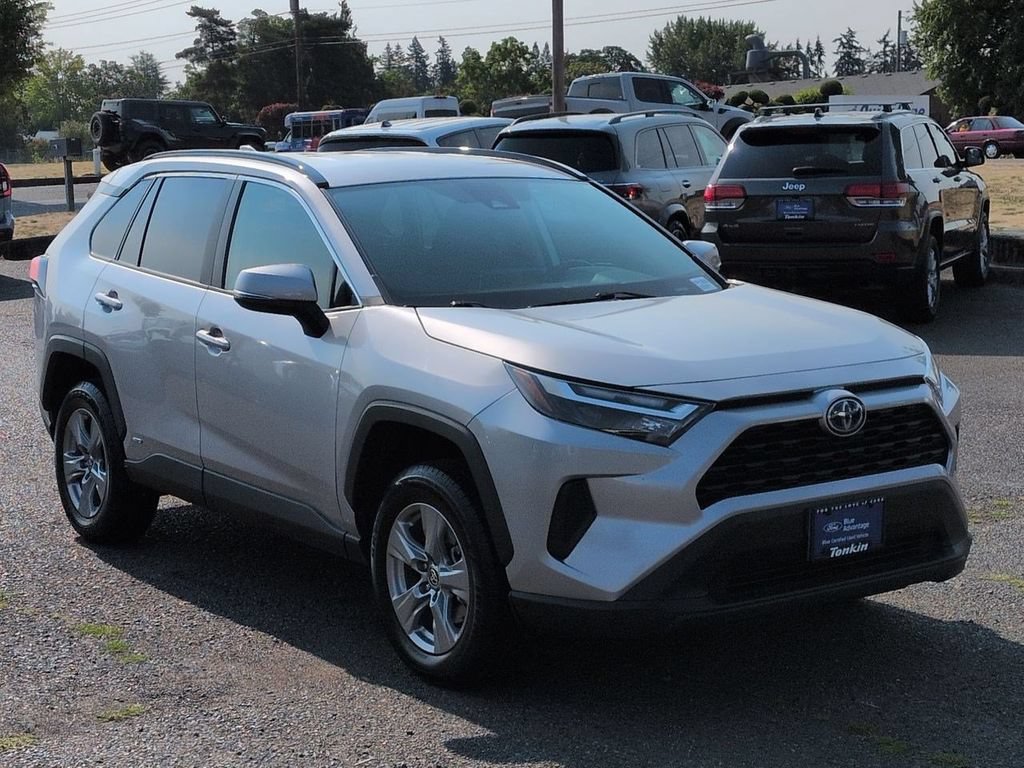 Used 2024 Toyota RAV4 LE AWD/4WD image 7
