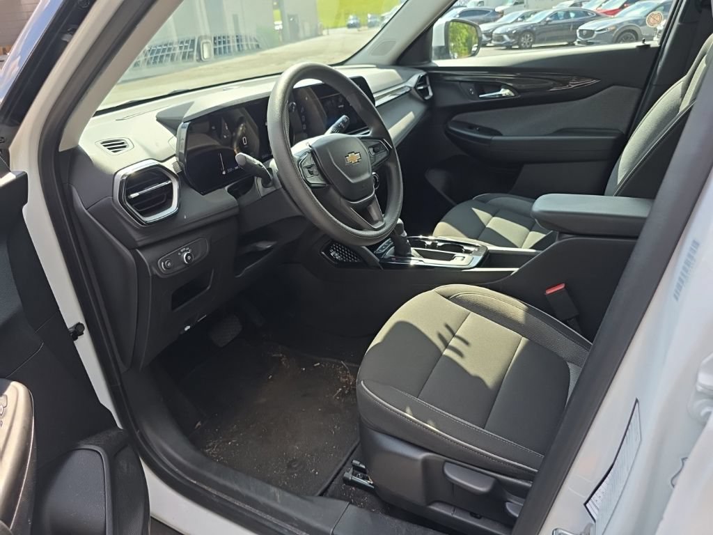 Used 2025 Chevrolet TrailBlazer LT AWD/4WD image 5