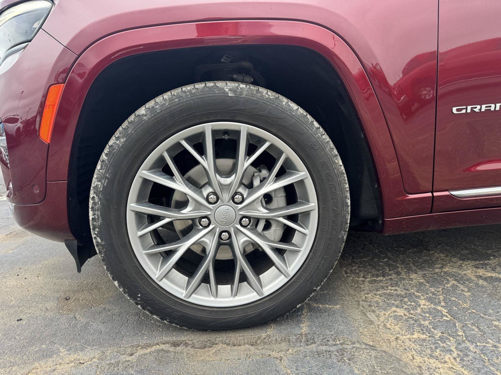 Used 2024 Jeep Grand Cherokee Summit AWD/4WD image 12