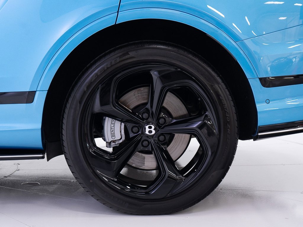 Used 2025 Bentley Bentayga image 44