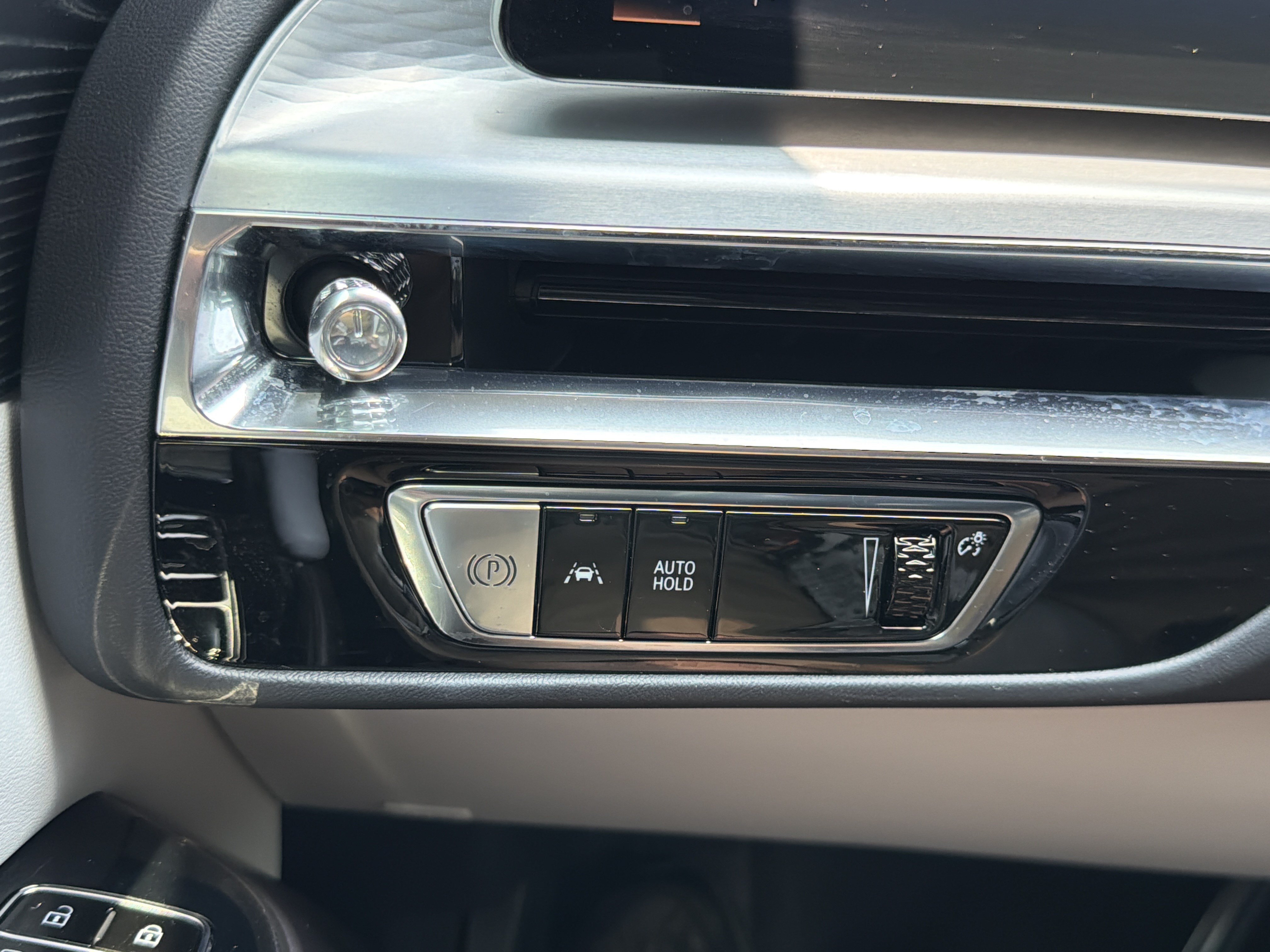 Certified 2024 Cadillac Lyriq Luxury AWD/4WD image 31