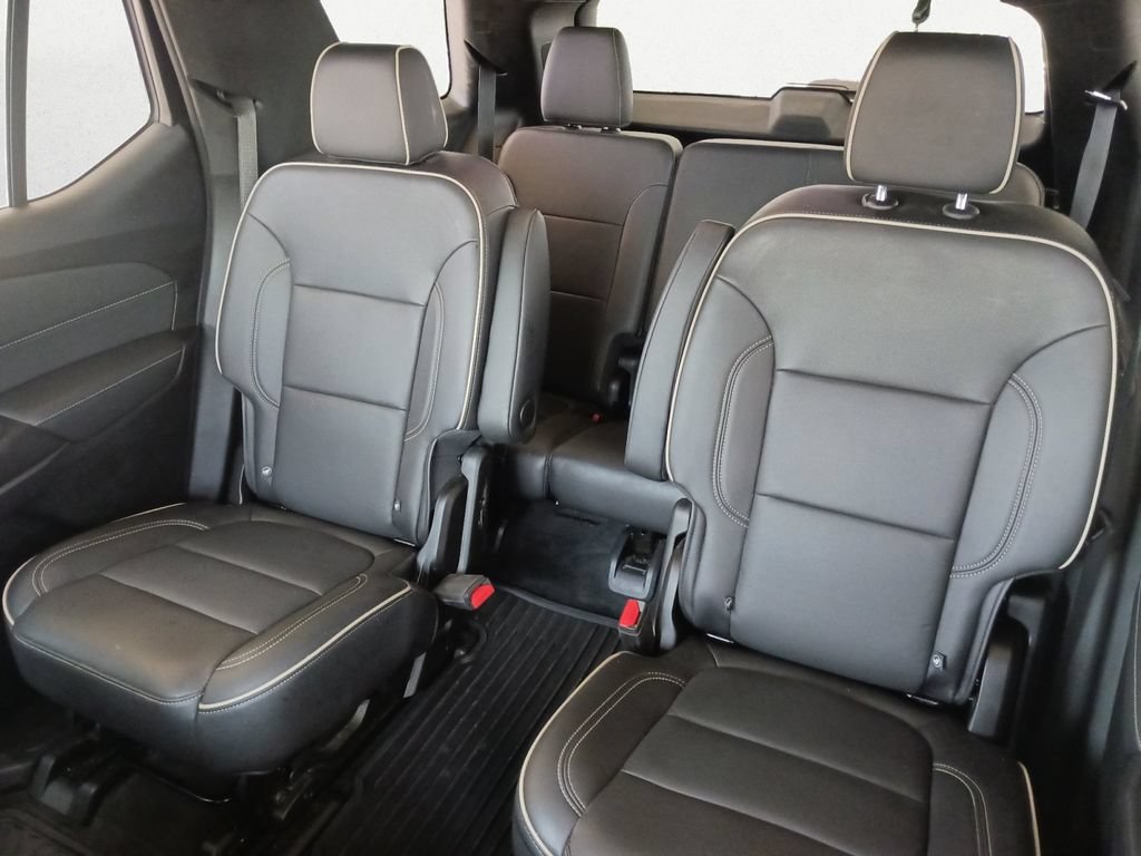 Used 2022 Chevrolet Traverse Premier FWD image 9