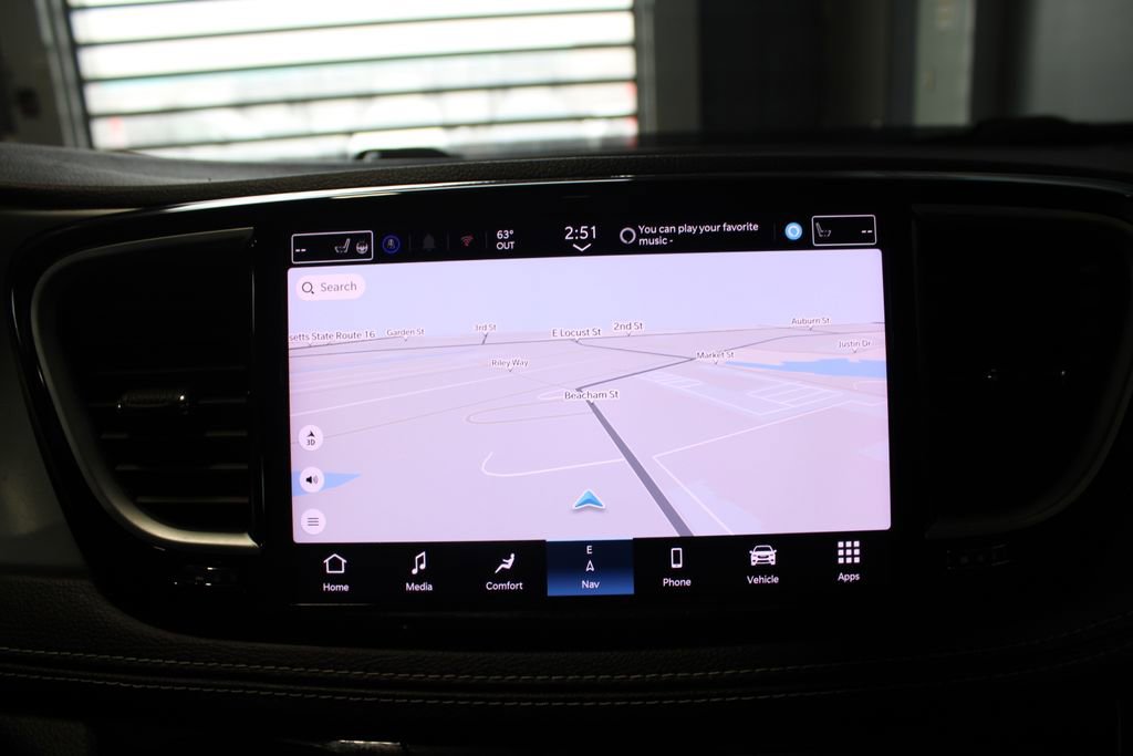 Used 2025 Chrysler Pacifica Limited FWD image 25