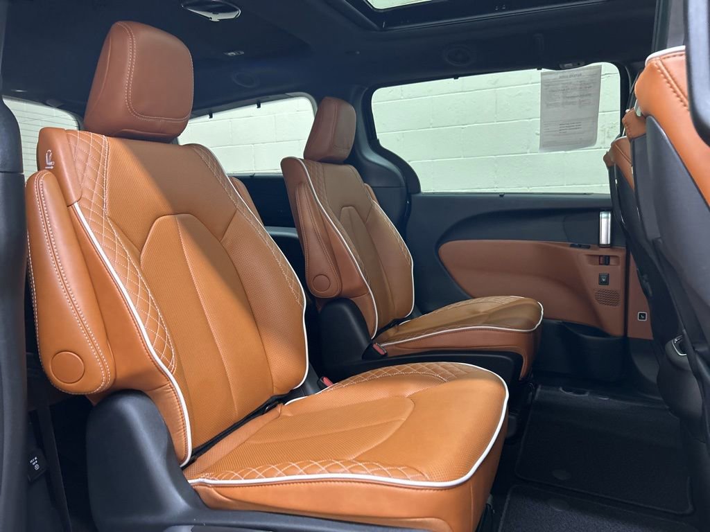 Used 2024 Chrysler Pacifica Pinnacle w/ Trailer Tow Group image 11