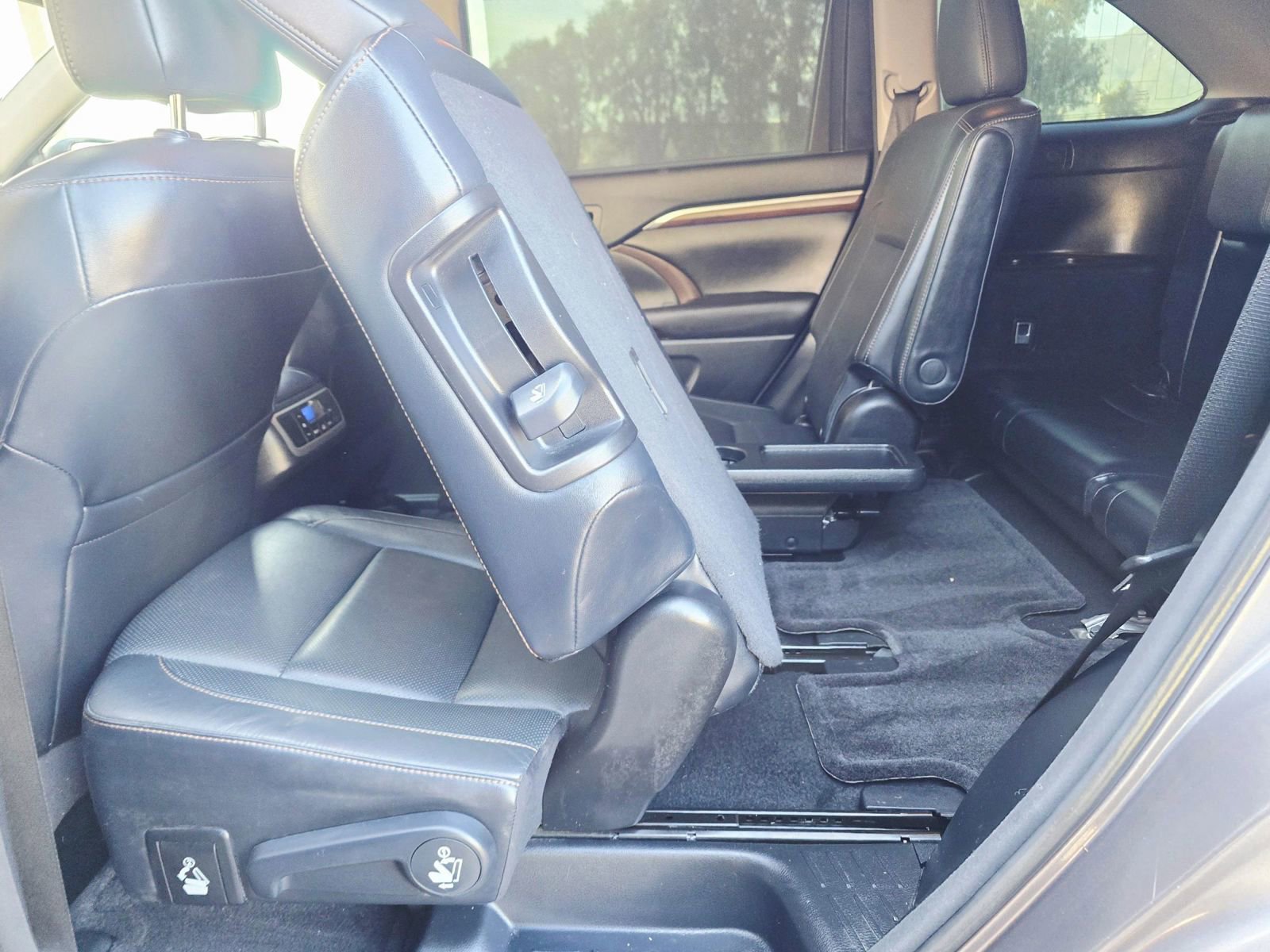 Used 2016 Toyota Highlander Limited image 45