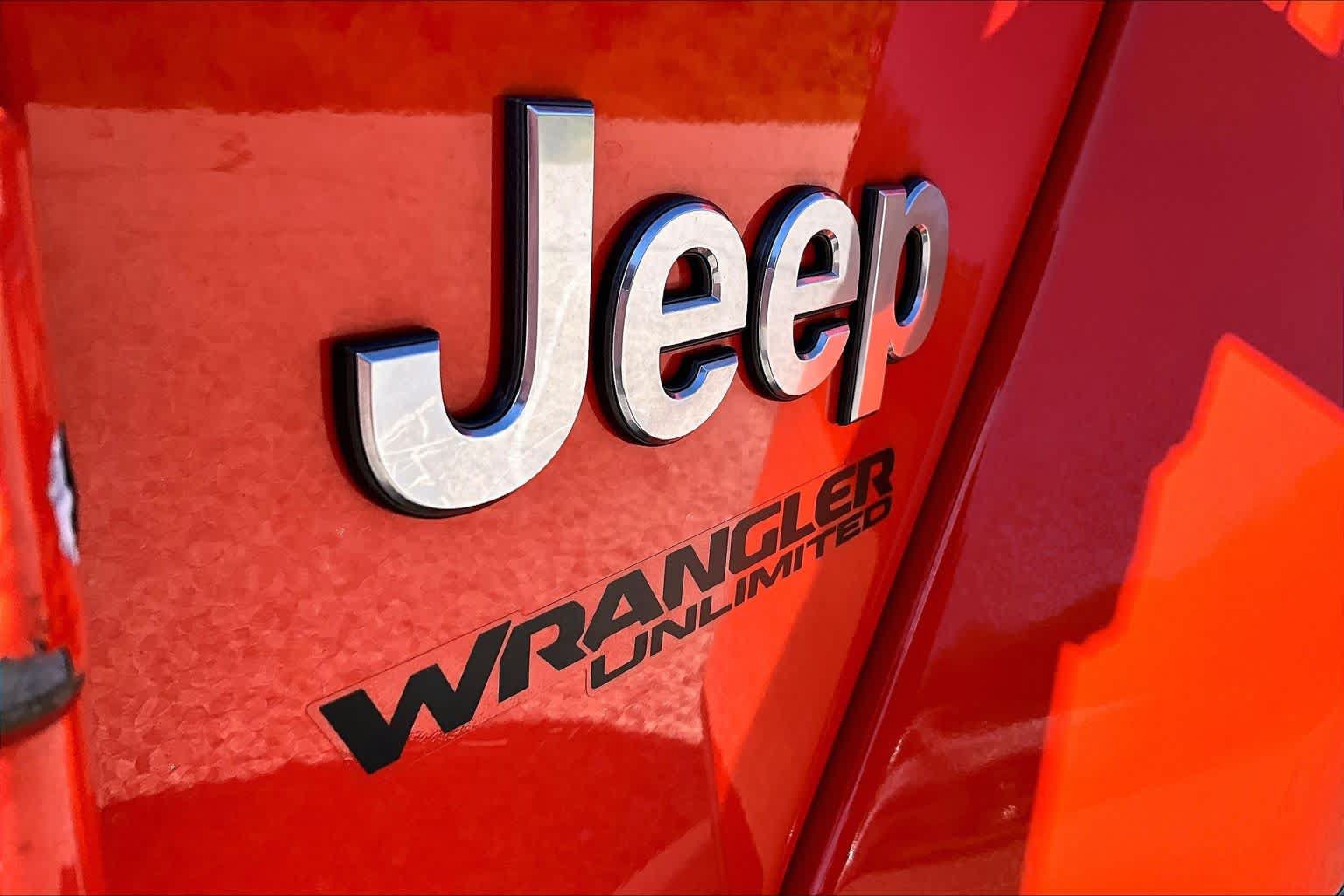 Used 2018 Jeep Wrangler Unlimited Sahara AWD/4WD image 33