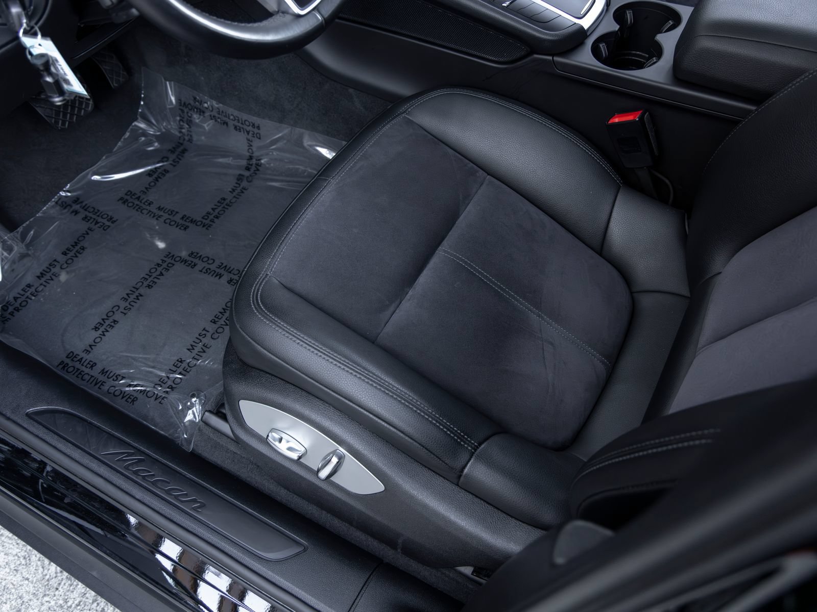 Certified 2021 Porsche Macan AWD/4WD image 25