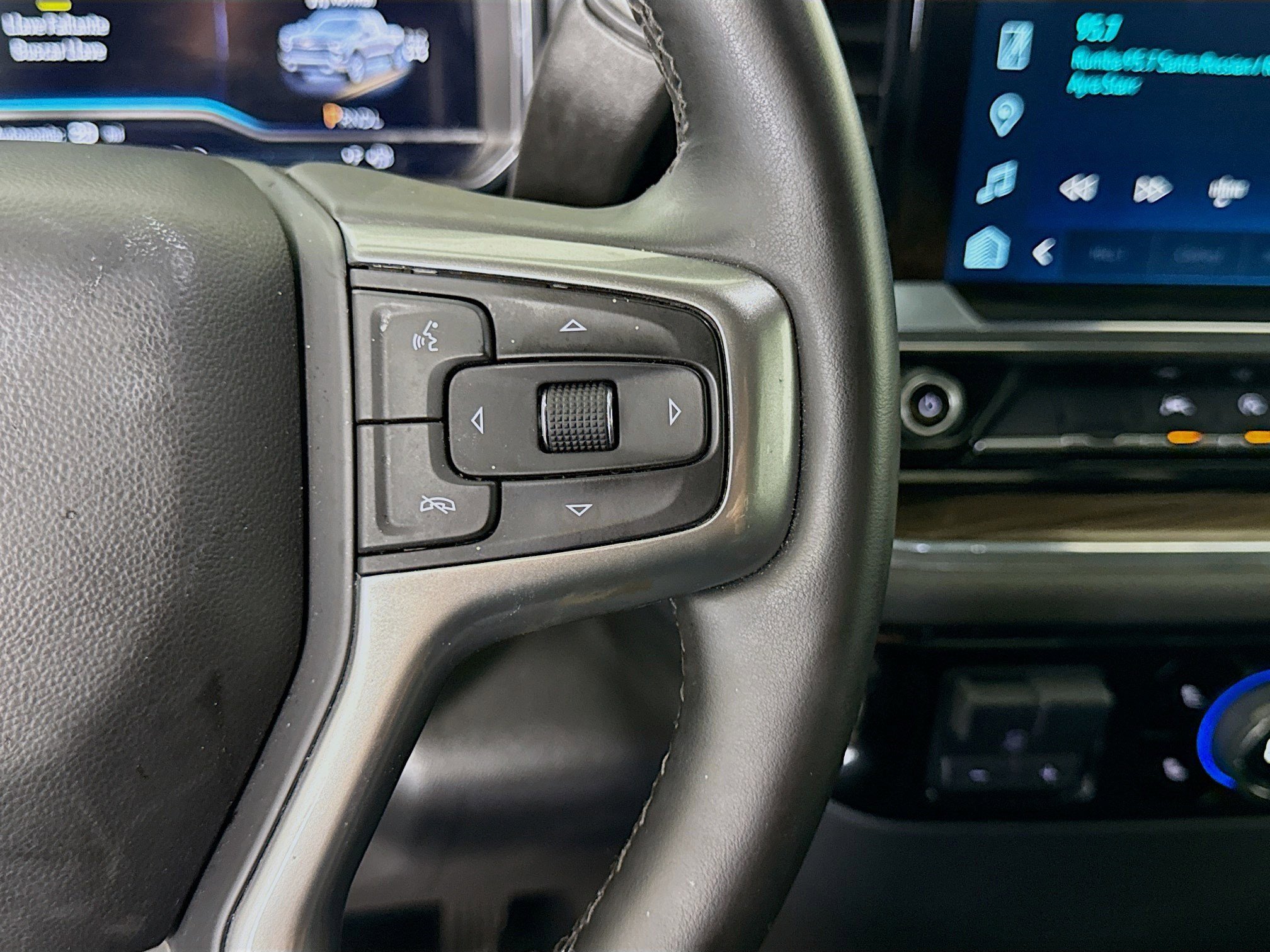 Used 2025 Chevrolet Silverado 1500 LT image 15