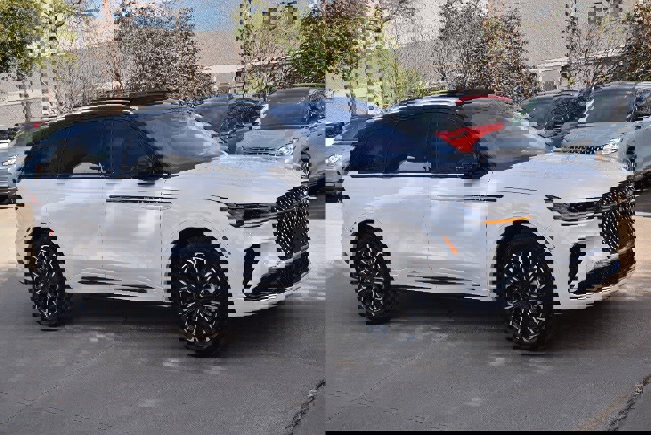 Certified 2026 Lincoln Nautilus Reserve image 5