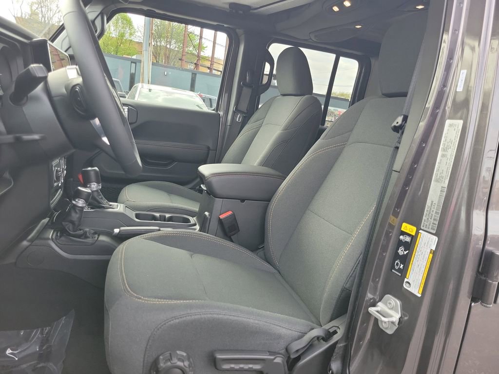 Certified 2025 Jeep Wrangler Unlimited Sahara w/ Safety Group AWD/4WD image 19