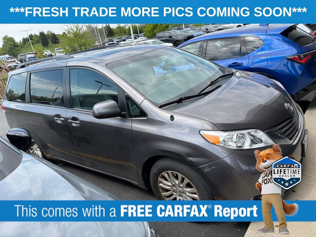 Used 2013 Toyota Sienna XLE w/ Entertainment Pkg FWD image 3