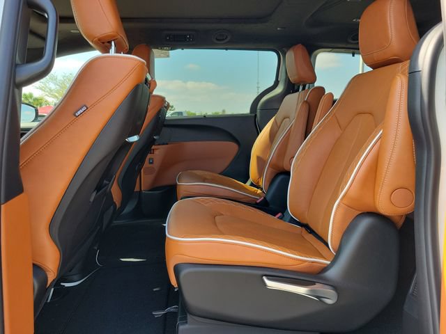 New 2026 Chrysler Pacifica Pinnacle FWD image 9