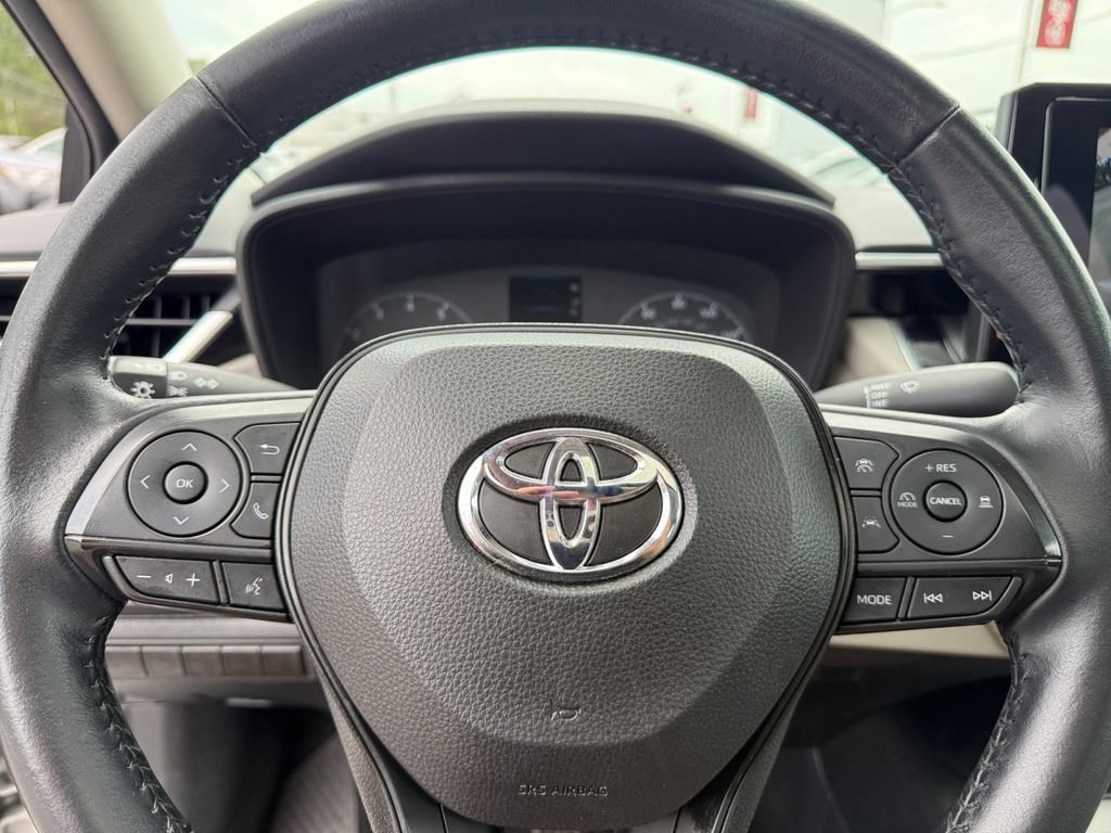 Used 2024 Toyota Corolla LE w/ LE Premium Package FWD image 39