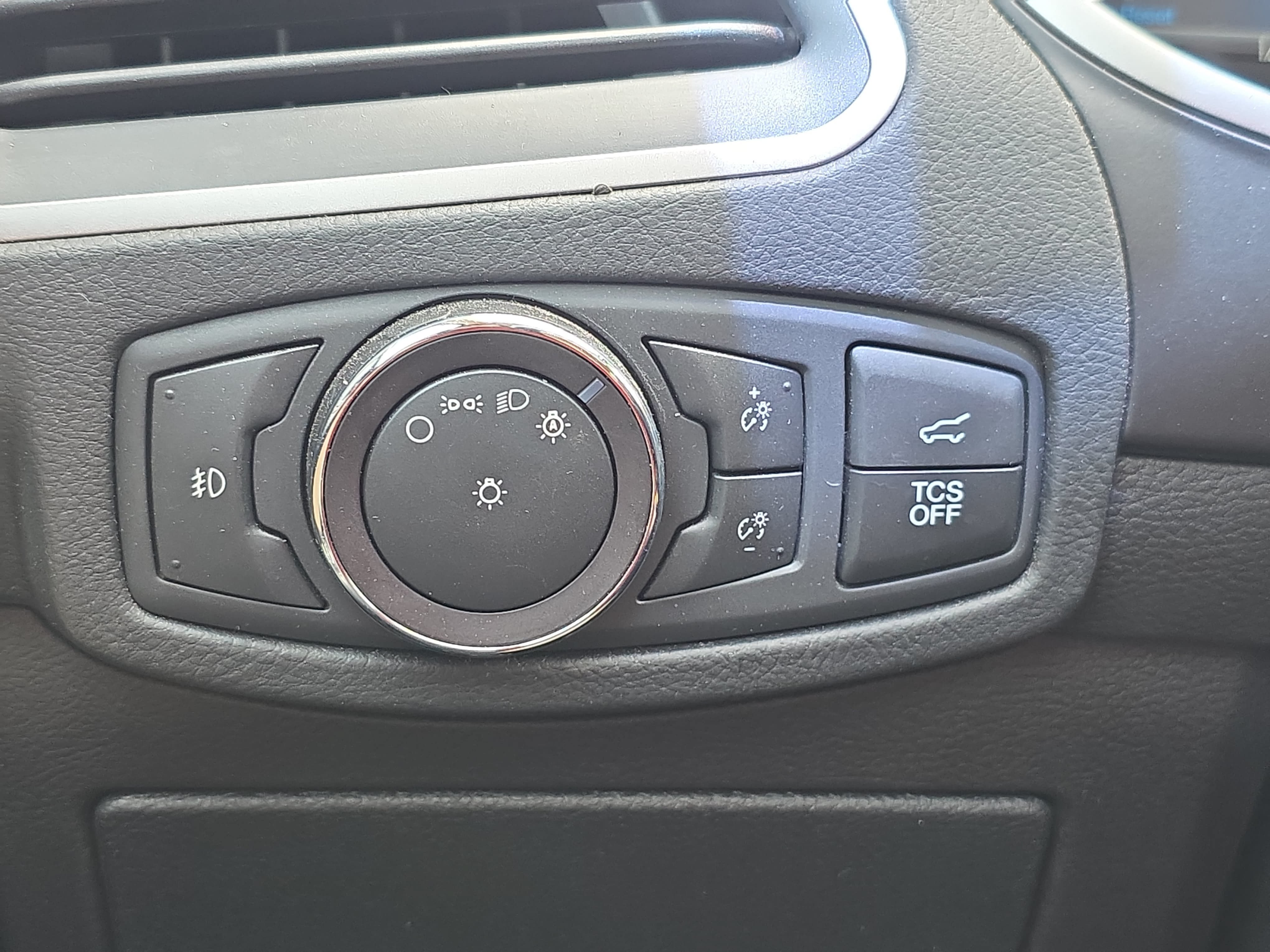 Used 2019 Ford Edge SEL w/ Equipment Group 201A FWD image 25