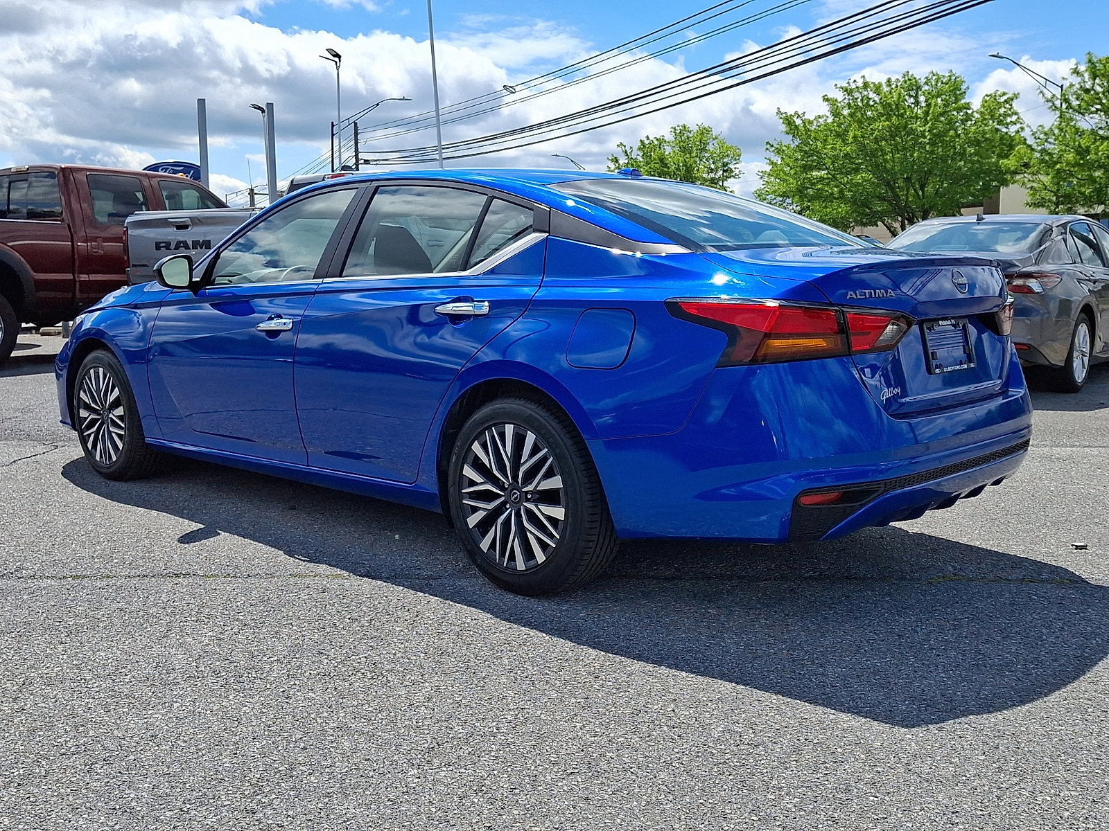 Used 2025 Nissan Altima 2.5 SV FWD image 4