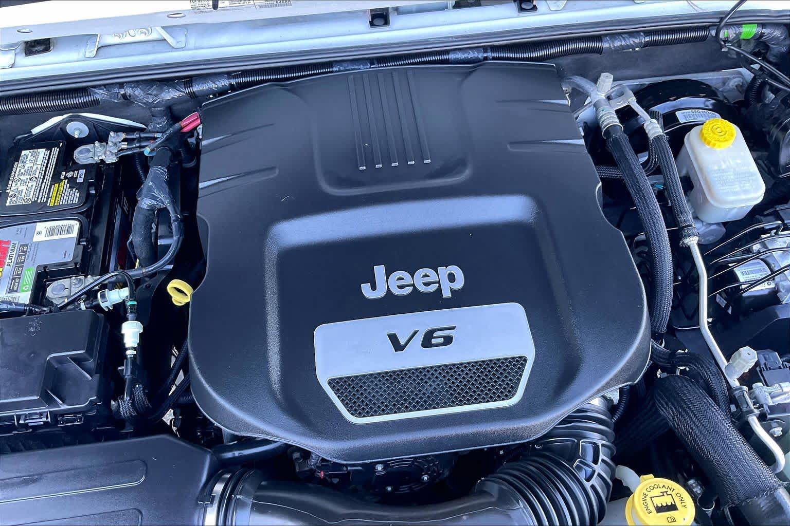Used 2017 Jeep Wrangler Unlimited Sahara AWD/4WD image 28