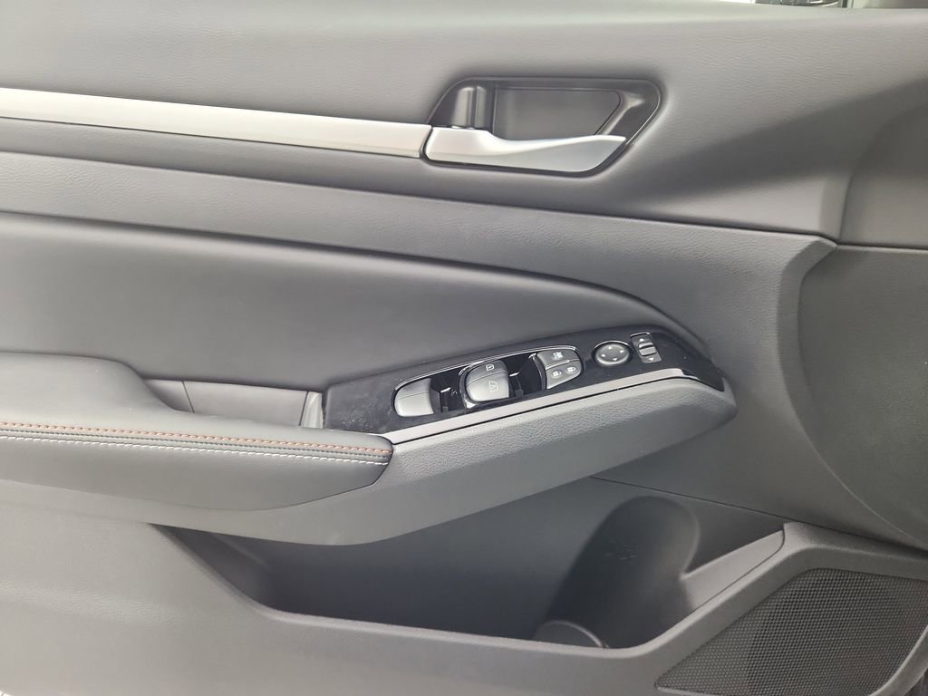 New 2025 Nissan Altima 2.5 SR w/ SR Premium Package AWD/4WD image 9