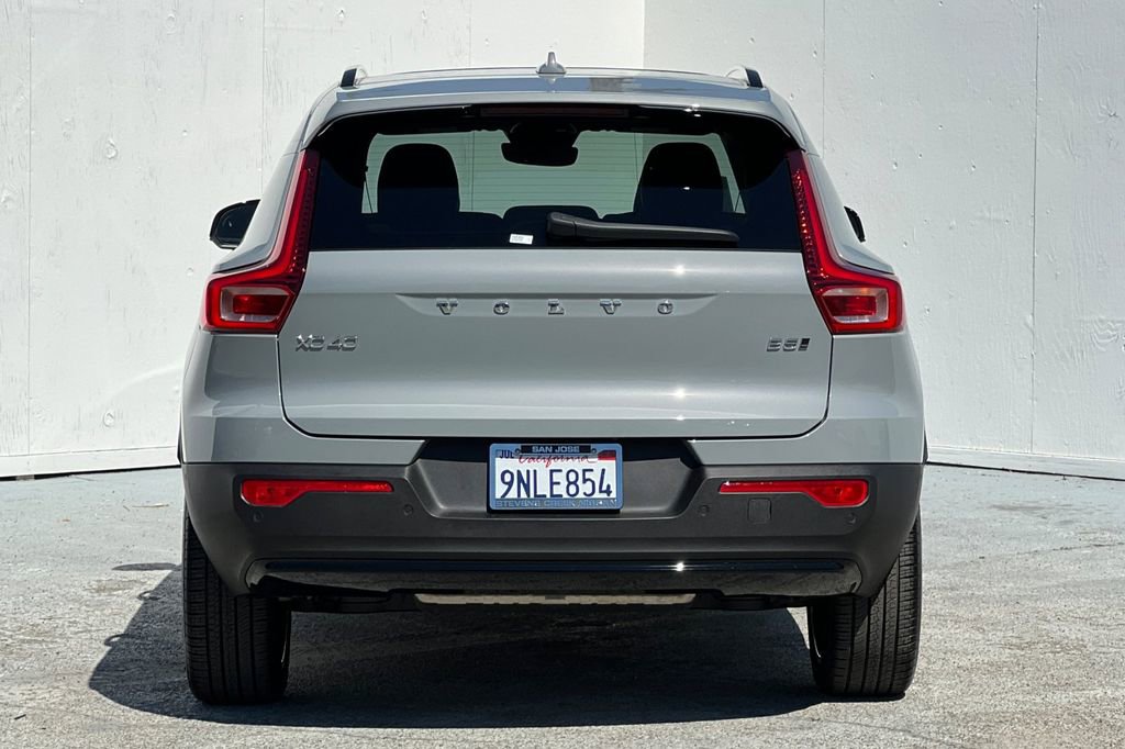 Used 2024 Volvo XC40 B5 Plus w/ Protection Package Premier image 4