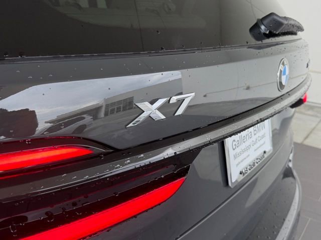 Used 2026 BMW X7 xDrive40i w/ M Sport Package image 12