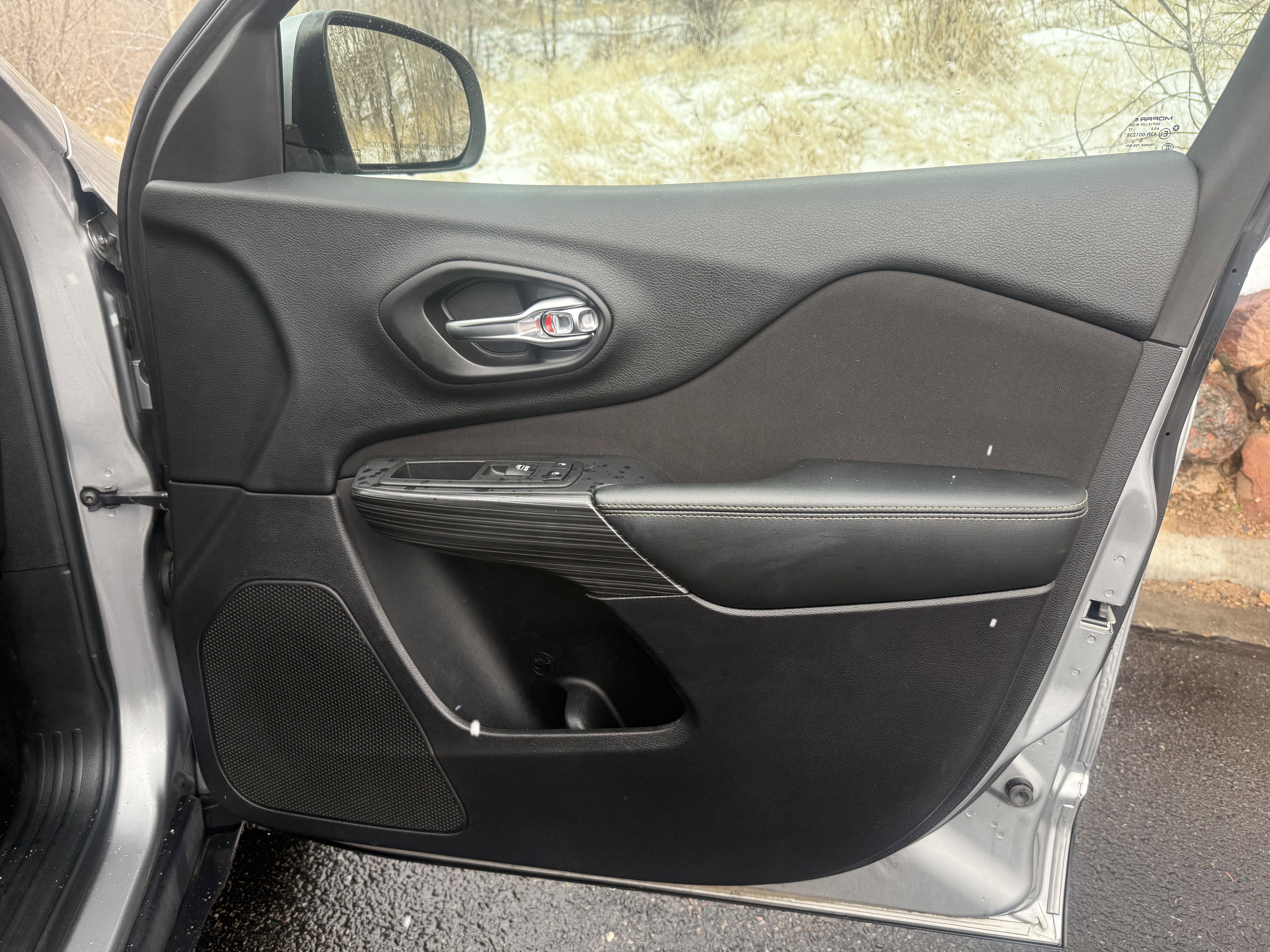 Used 2017 Jeep Cherokee Latitude w/ Cold Weather Group image 46