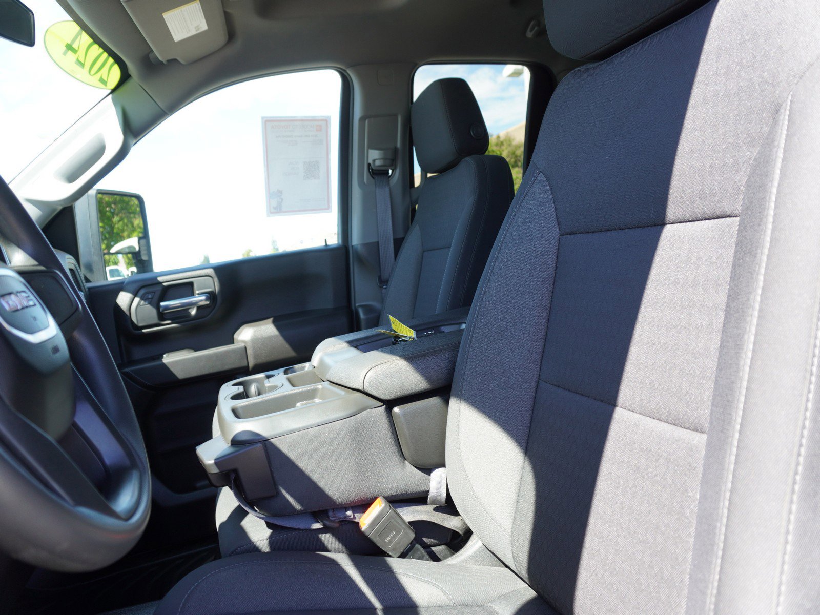 Used 2024 GMC Sierra 2500 Pro w/ Convenience Package image 25