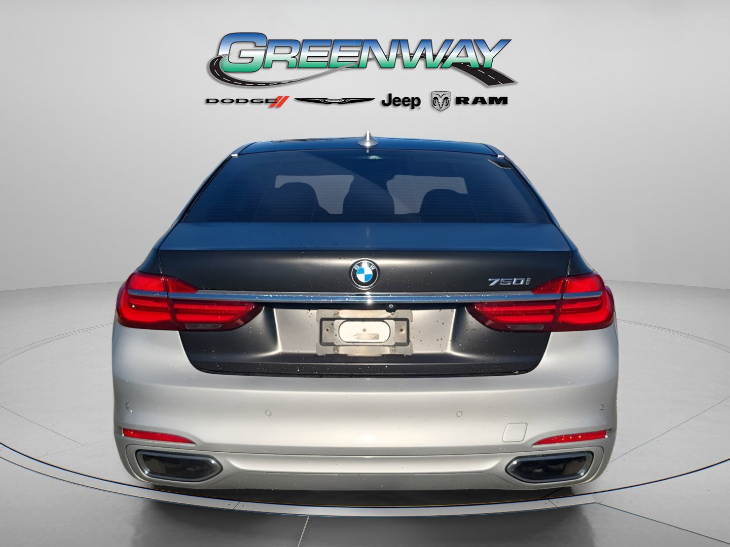 Used 2018 BMW 750i image 2