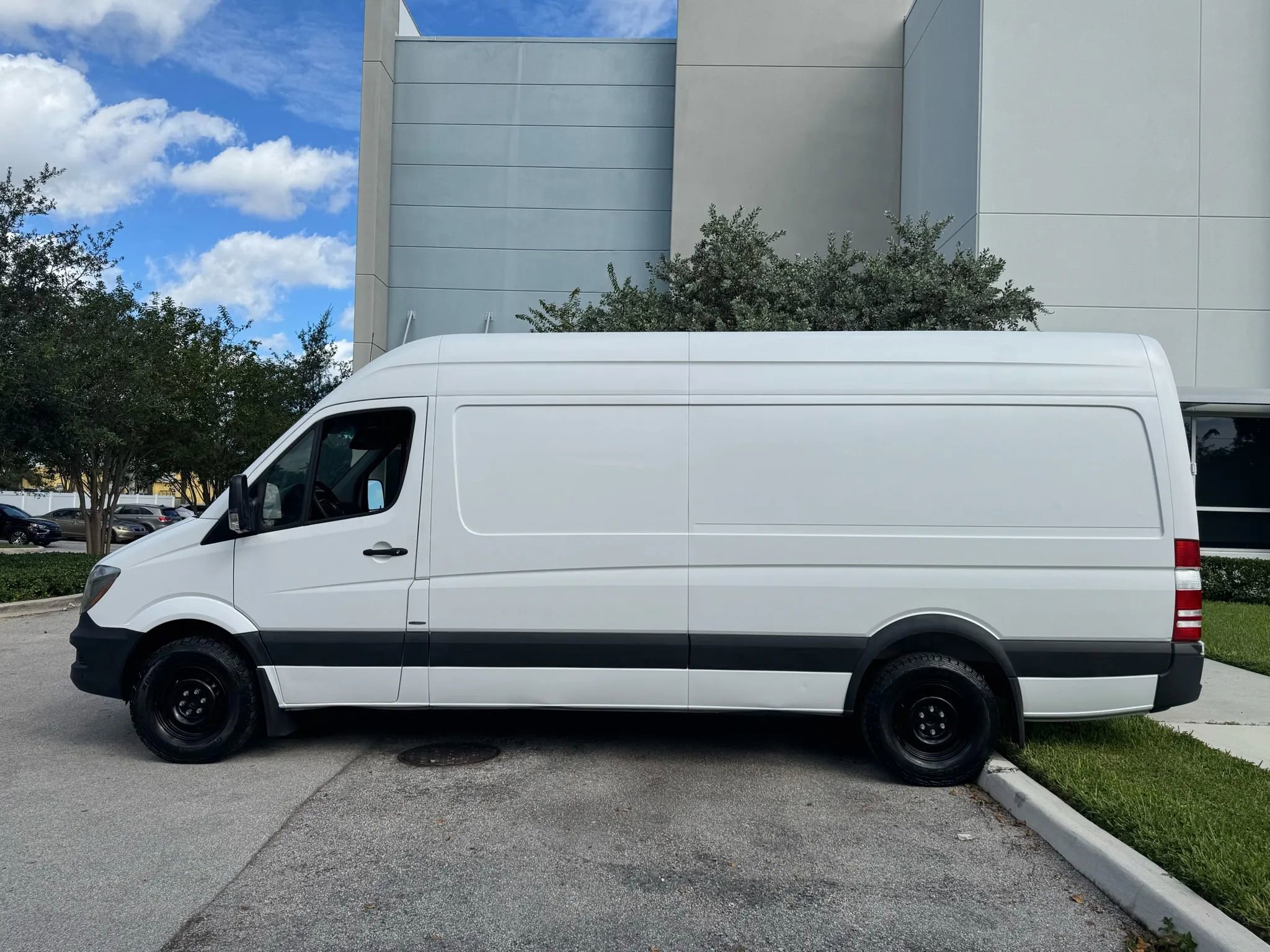 Used 2016 Mercedes-Benz Sprinter 2500 image 7