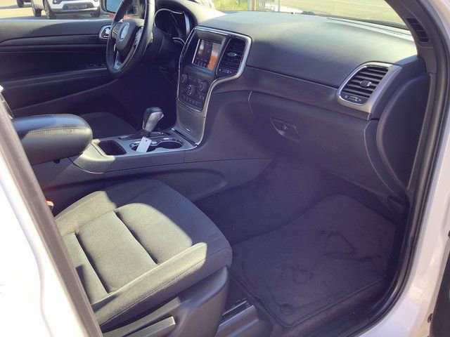 Used 2018 Jeep Grand Cherokee Laredo RWD image 35
