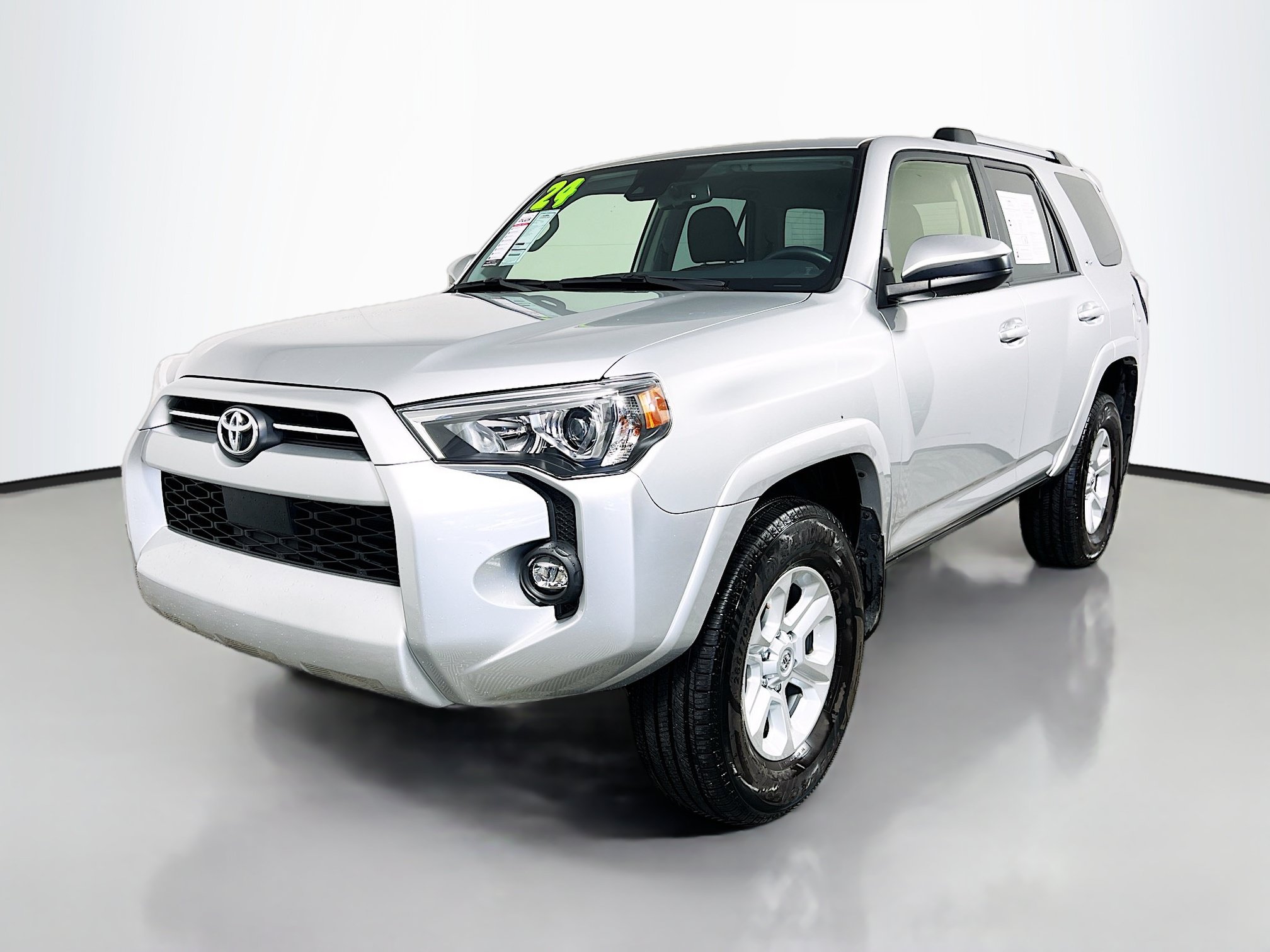 Used 2024 Toyota 4Runner SR5 AWD/4WD image 10