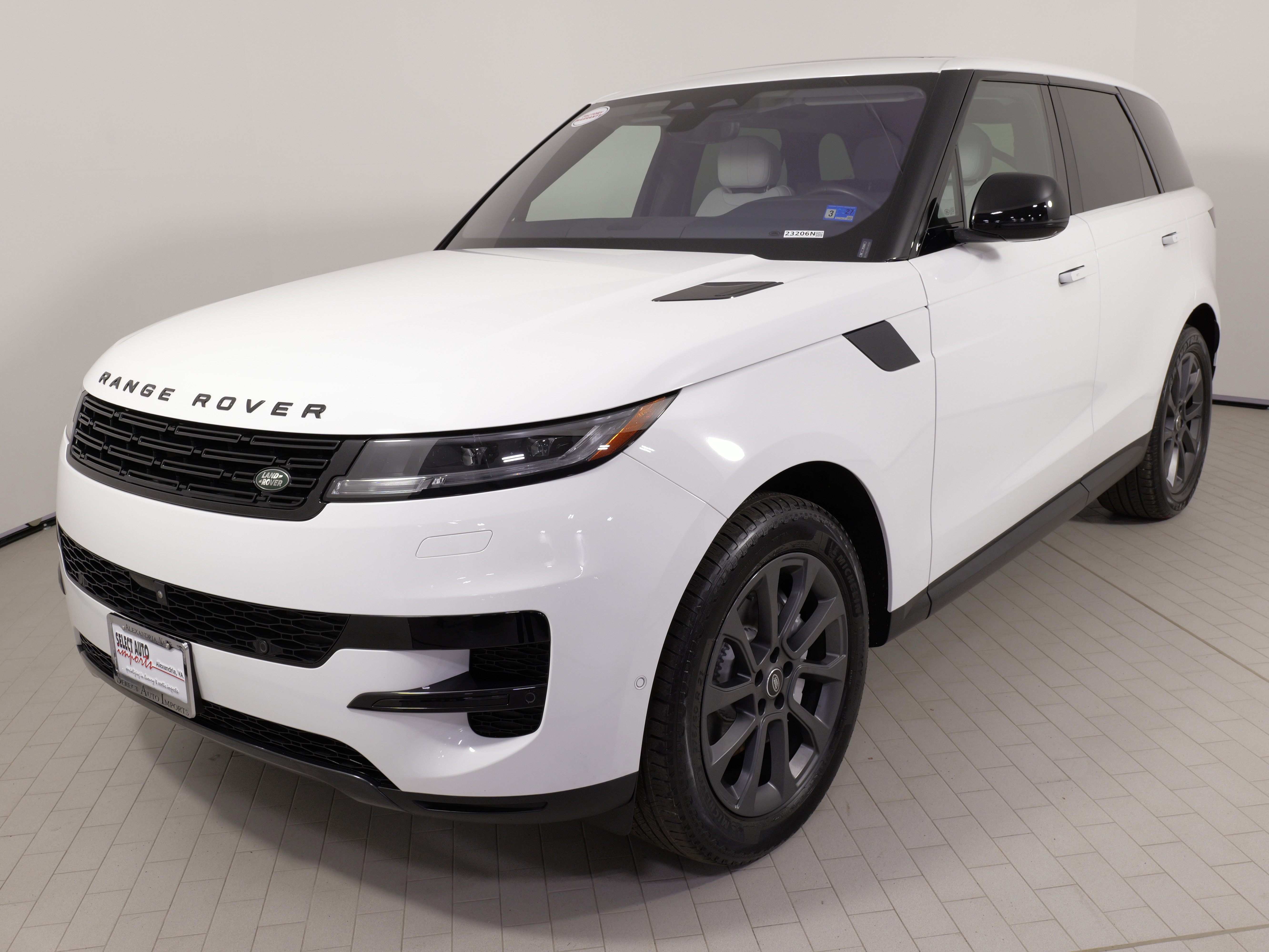 Used 2023 Land Rover Range Rover Sport SE image 3