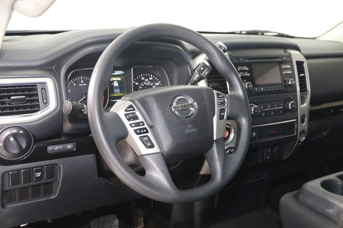 Used 2017 Nissan Titan SV AWD/4WD image 6