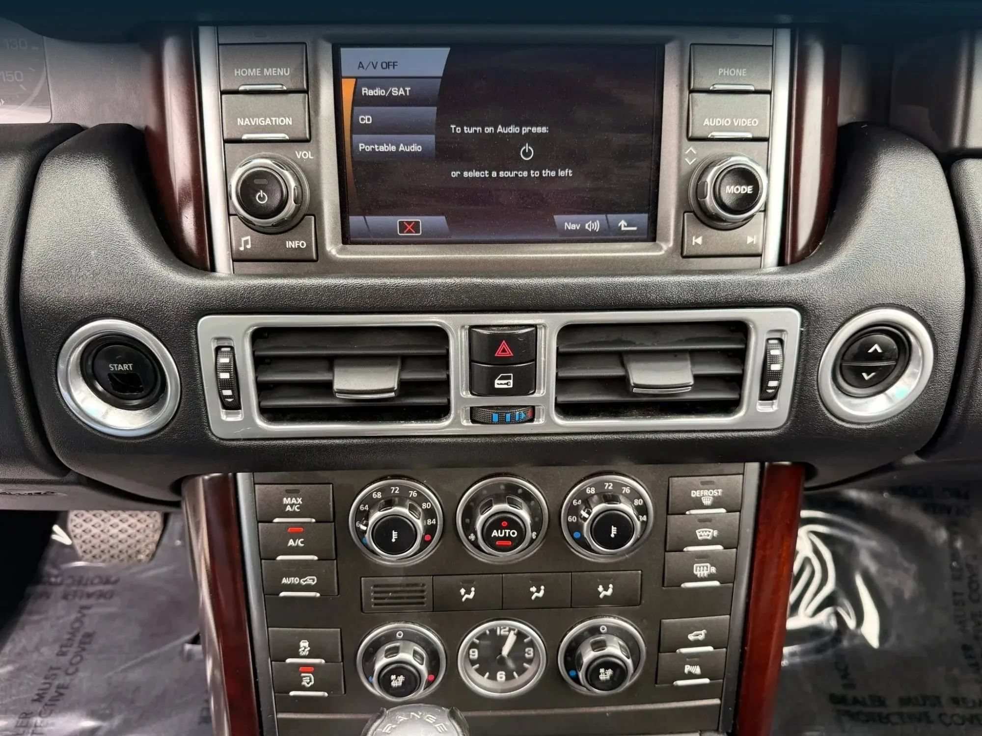 Used 2011 Land Rover Range Rover HSE LUX AWD/4WD image 26