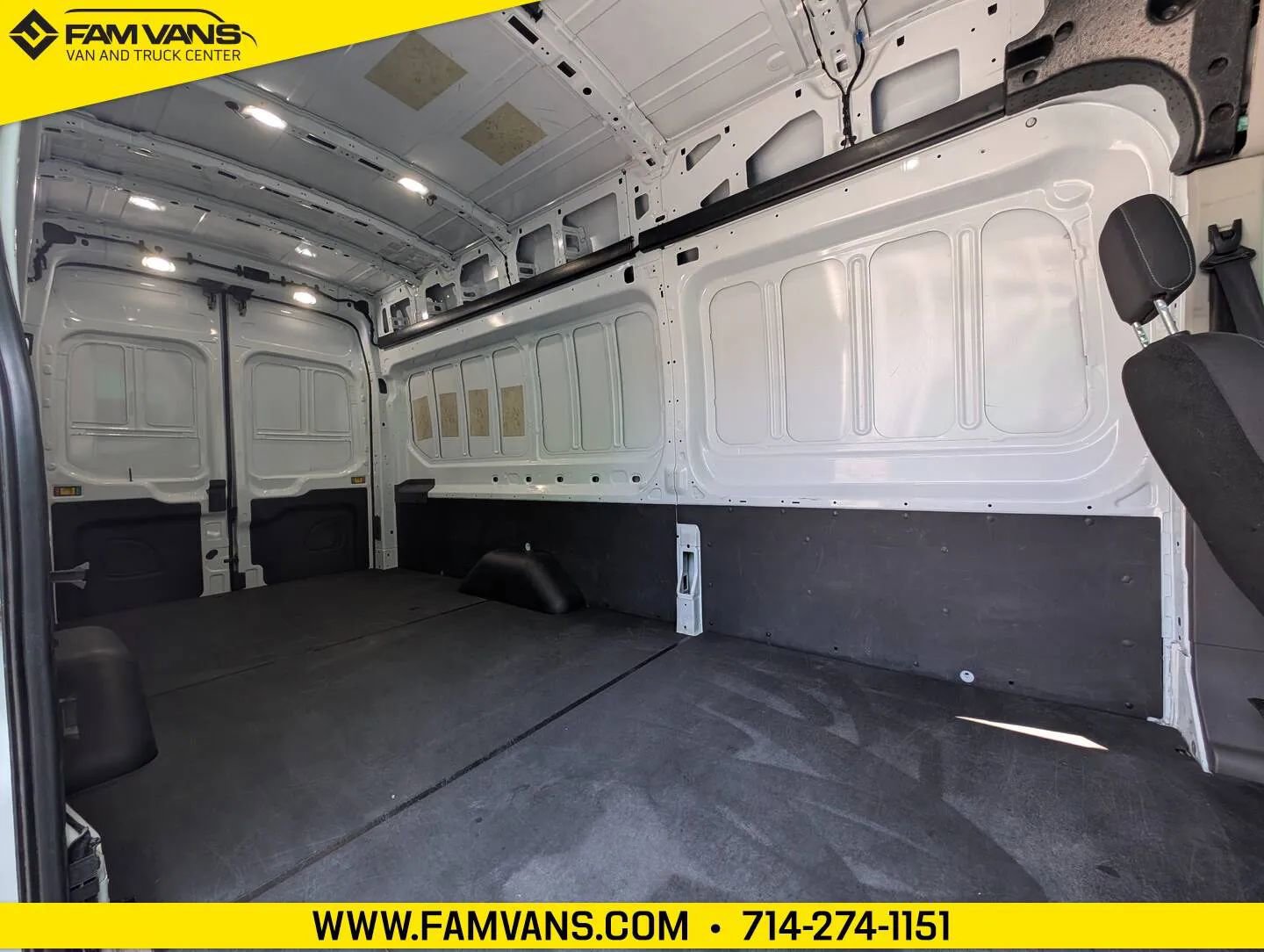 Used 2022 Ford E-Transit 148 High Roof Extended RWD image 12