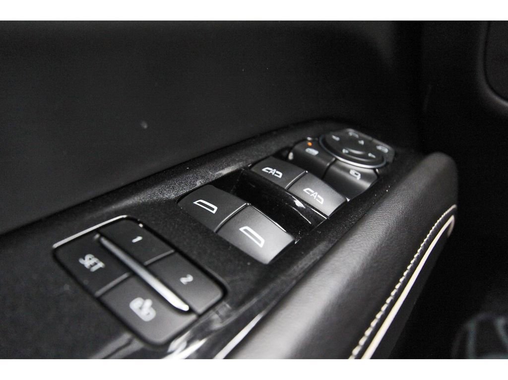 Certified 2023 Cadillac Escalade V w/ LPO, ONYX Package image 21