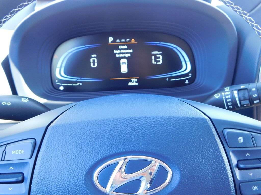 Used 2025 Hyundai Venue Limited FWD image 30