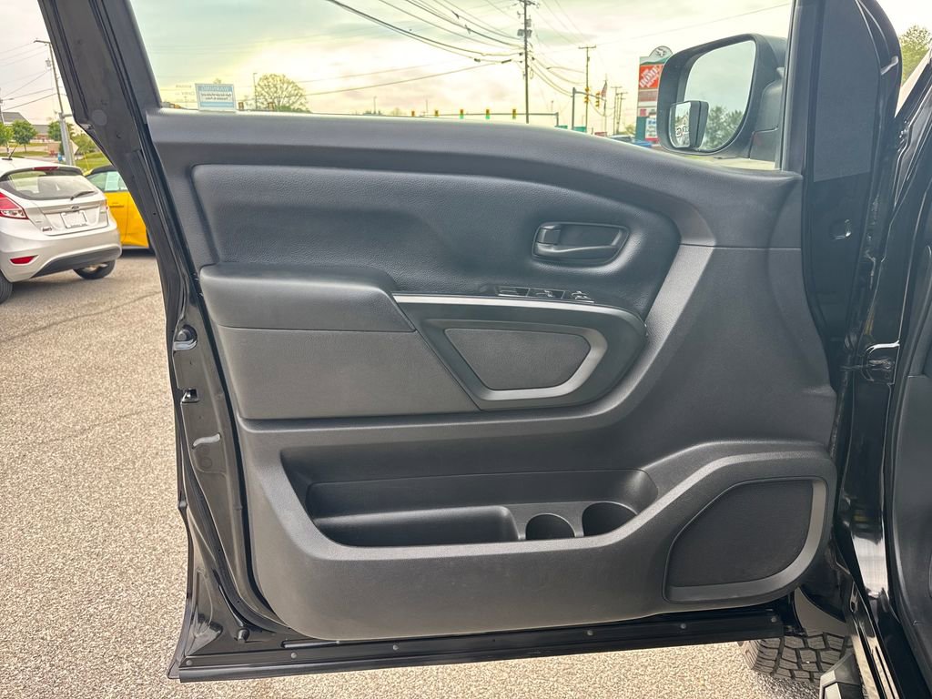 Used 2016 Nissan Titan S AWD/4WD image 11