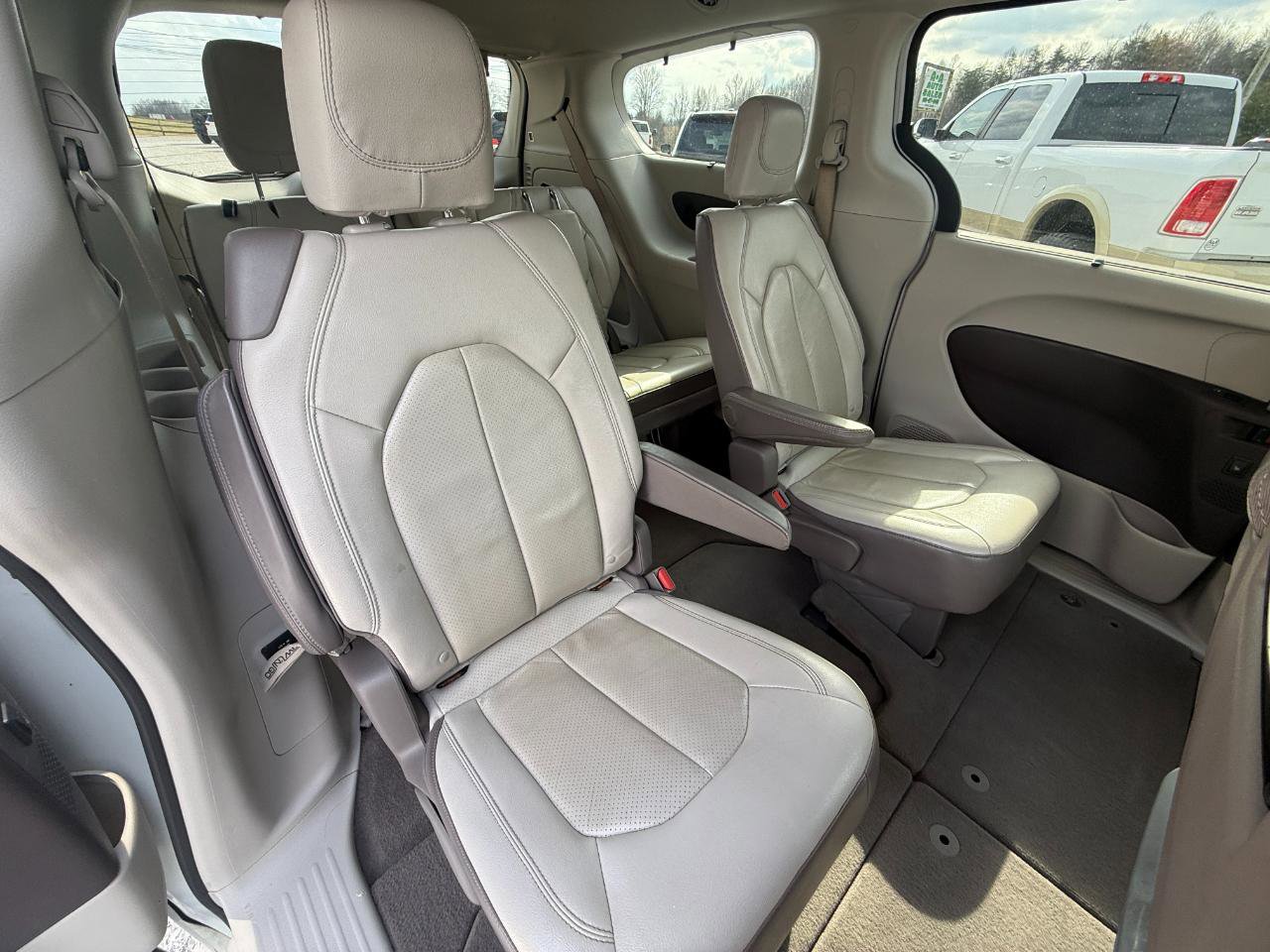 Used 2018 Chrysler Pacifica Touring-L Plus image 8