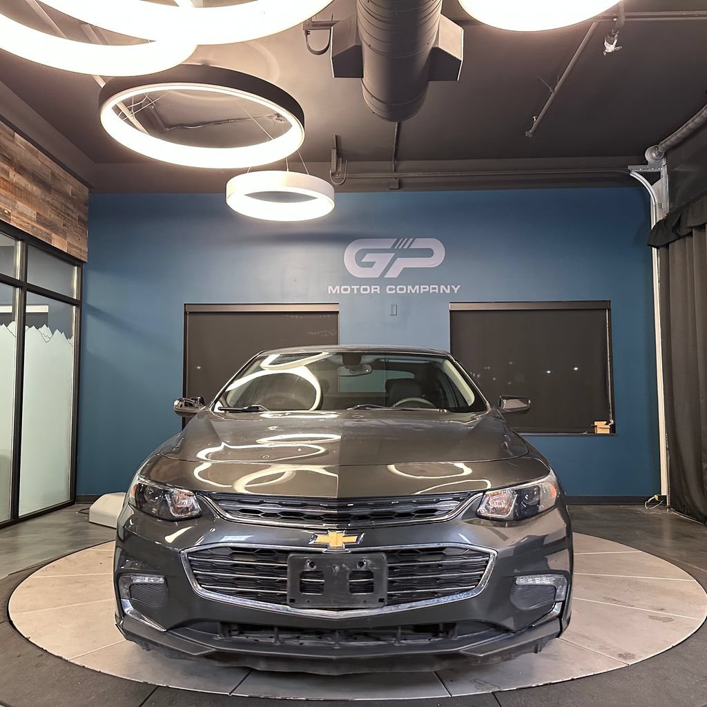 Used 2017 Chevrolet Malibu LT w/ Leather Package FWD image 8