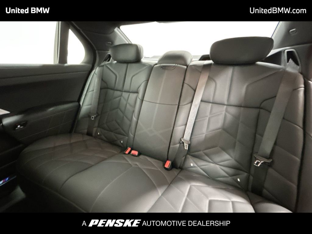New 2026 BMW 750e xDrive w/ Premium Package image 21