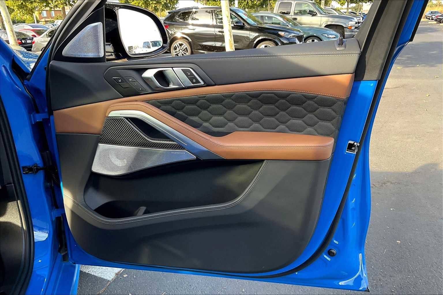 Used 2025 BMW X6 M Competition w/ Executive Package image 27