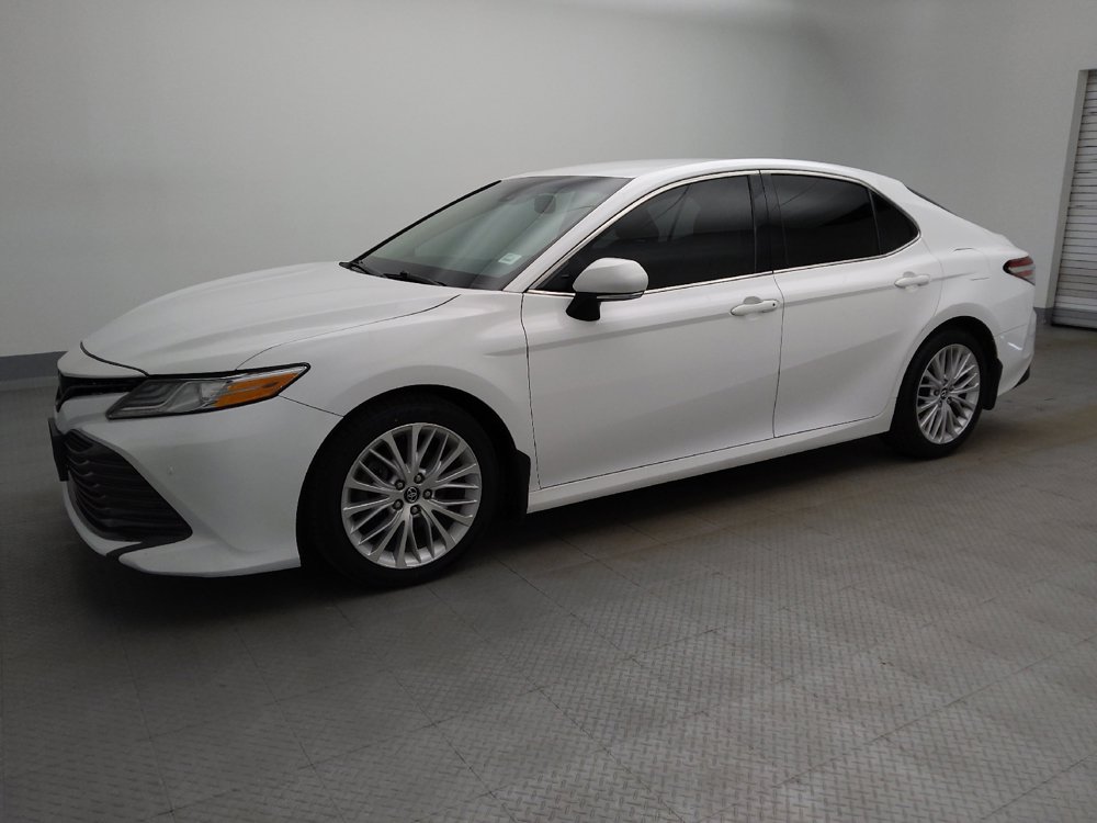 Used 2018 Toyota Camry XLE FWD image 2