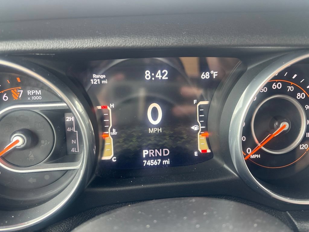 Used 2018 Jeep Wrangler Unlimited Sahara AWD/4WD image 13