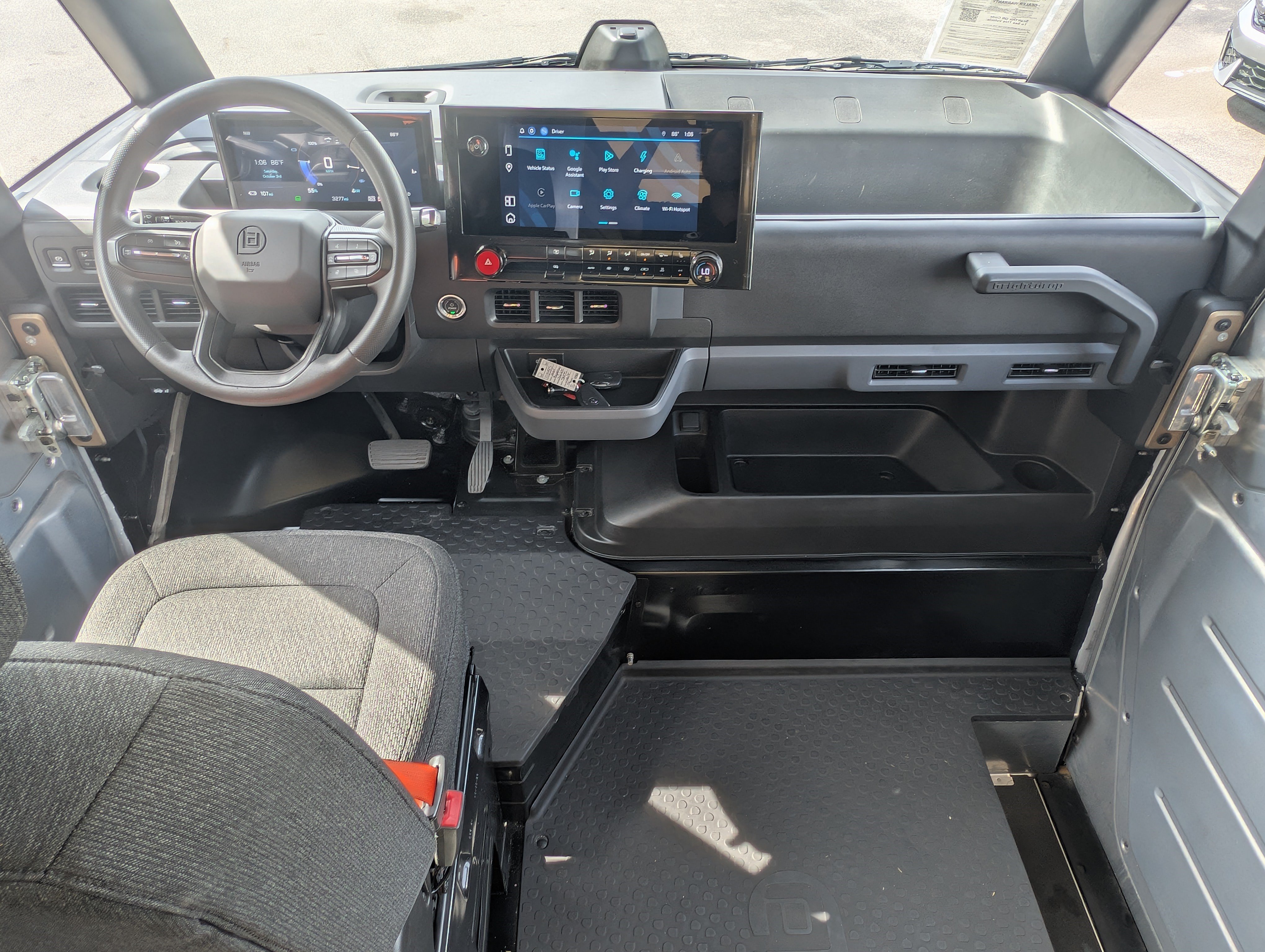Used 2024 Chevrolet Brightdrop 600 w/ Commercial Equipment Package AWD/4WD image 19