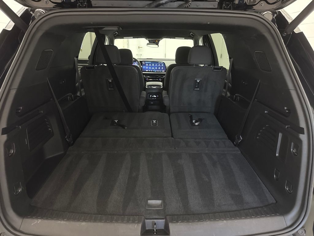 Used 2025 Chevrolet Traverse LT AWD/4WD image 7