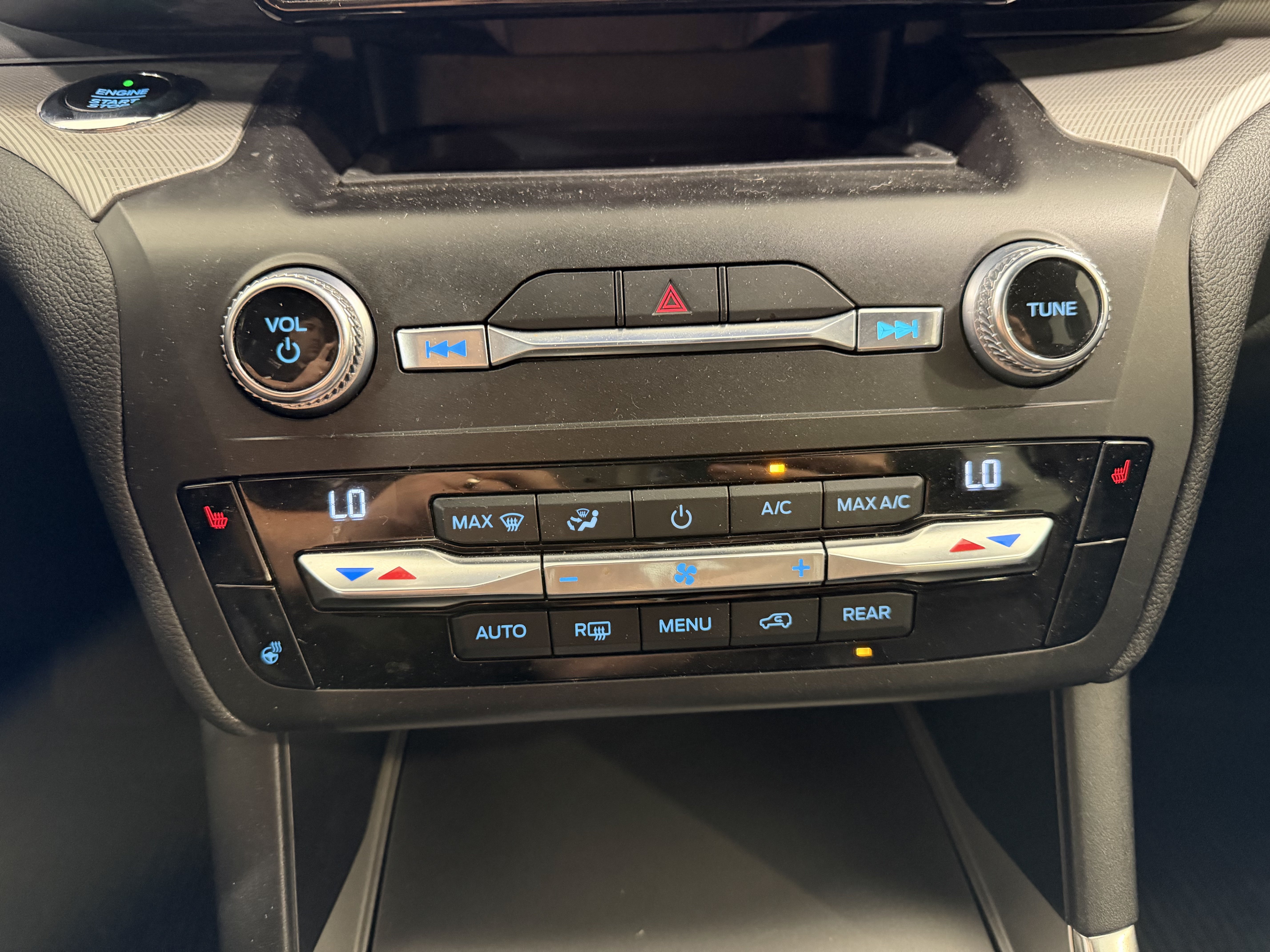 Used 2020 Ford Explorer XLT w/ Equipment Group 202A AWD/4WD image 19