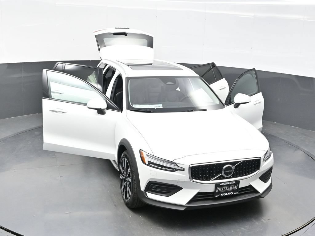 New 2026 Volvo V60 B5 Cross Country Ultra w/ Climate Package AWD/4WD image 40